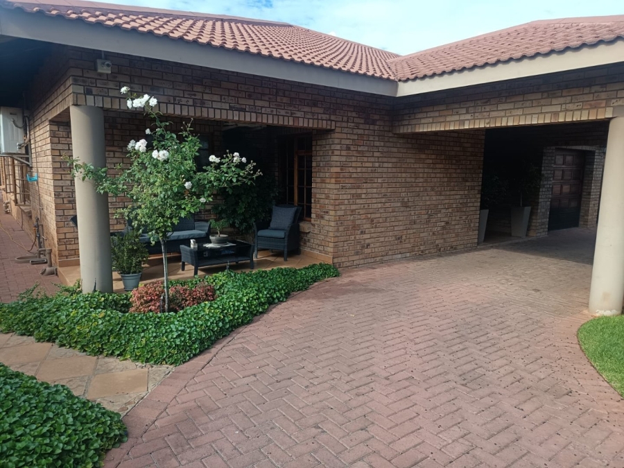 4 Bedroom Property for Sale in Hillcrest Northern Cape